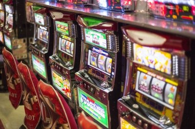 emon77 mobile app interface showing live-dealer tables and sportsbook markets